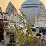 Naraca Cave House Bed & Breakfast