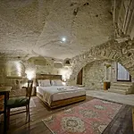 Naraca Cave House