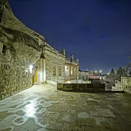 Naraca Cave House Bed & Breakfast