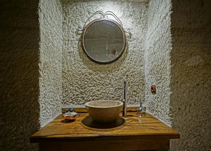 Naraca Cave House Bed & Breakfast 4*