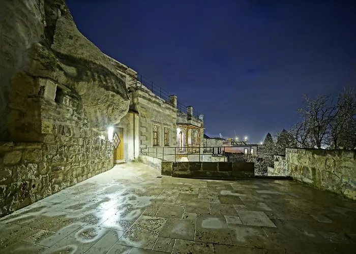 Naraca Cave House Bed & Breakfast